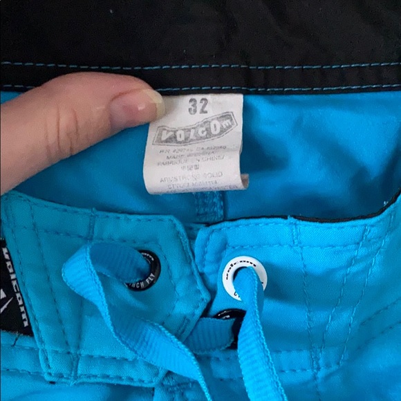 Men’s Volcom Board Shorts - Picture 2 of 7